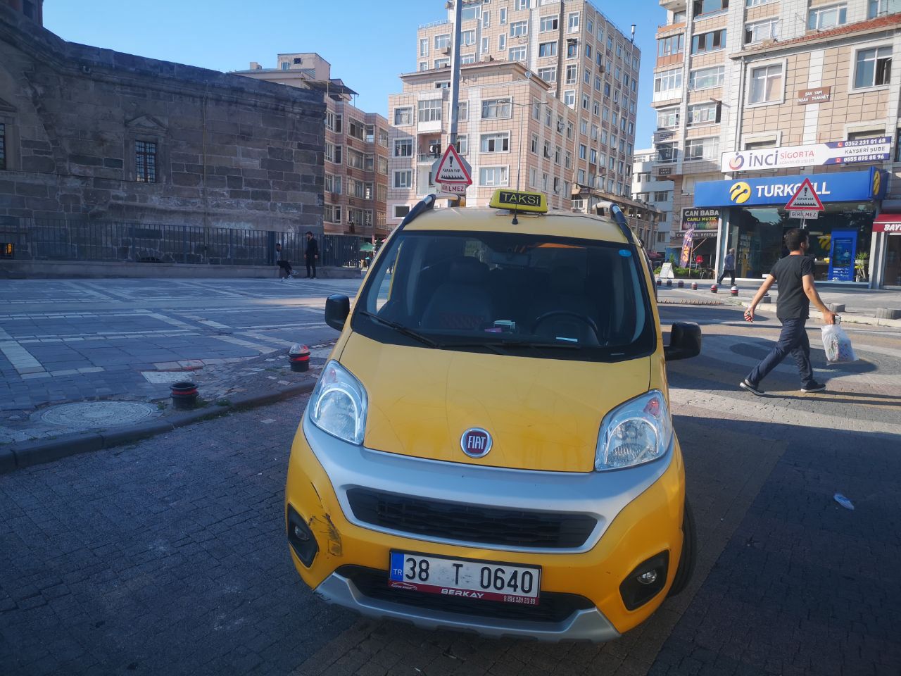 Ateş Taksi merkezde hazır araç